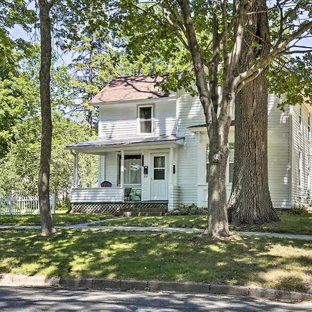 Family-Friendly Menomonie Retreat Walk To Town! Apartment Exterior photo