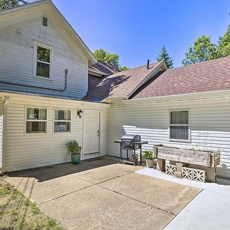 Family-Friendly Menomonie Retreat Walk To Town! Apartment Exterior photo