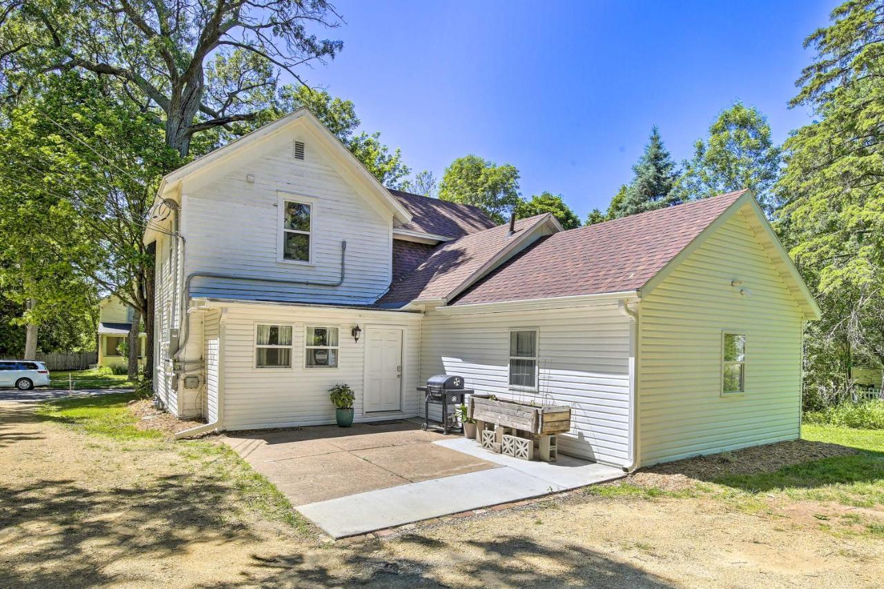 Family-Friendly Menomonie Retreat Walk To Town! Apartment Exterior photo