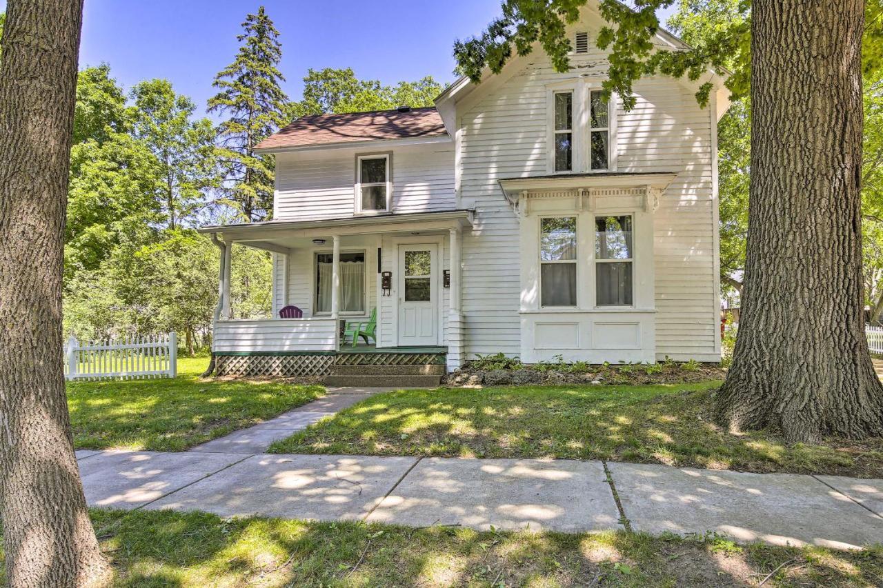 Family-Friendly Menomonie Retreat Walk To Town! Apartment Exterior photo