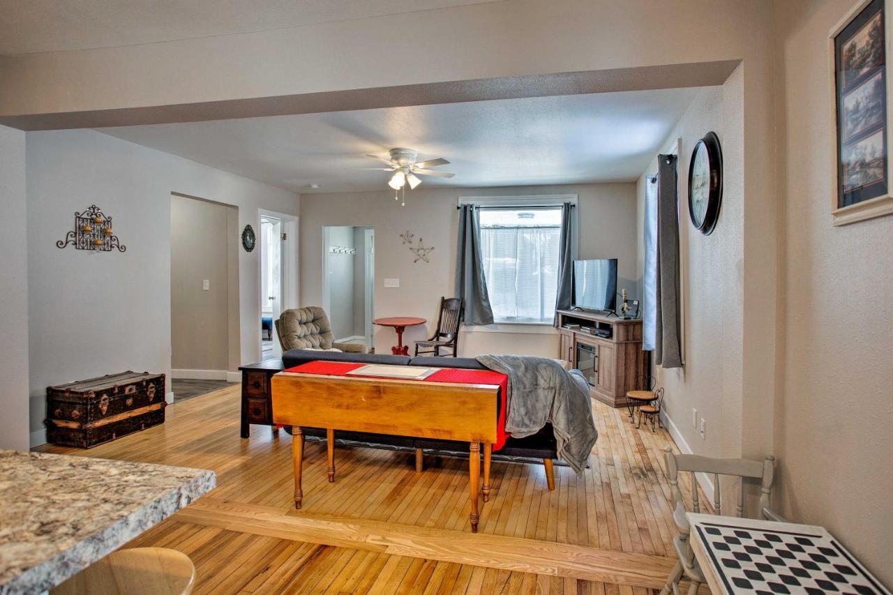 Family-Friendly Menomonie Retreat Walk To Town! Apartment Exterior photo
