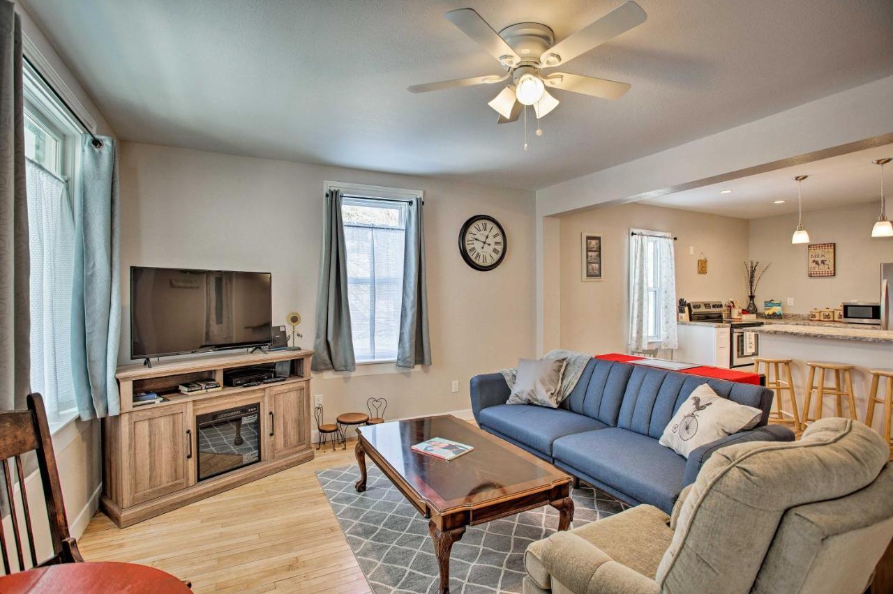 Family-Friendly Menomonie Retreat Walk To Town! Apartment Exterior photo