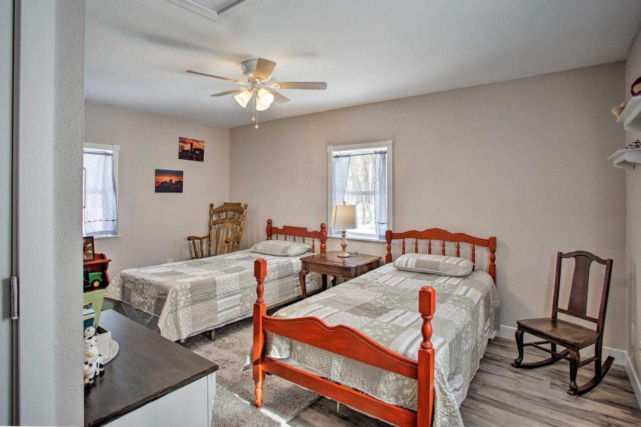 Family-Friendly Menomonie Retreat Walk To Town! Apartment Exterior photo